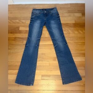 Low-rise bootcut jeans 
Measurements 
Waist 13 in 
Length 38 in
Inseam 30 in